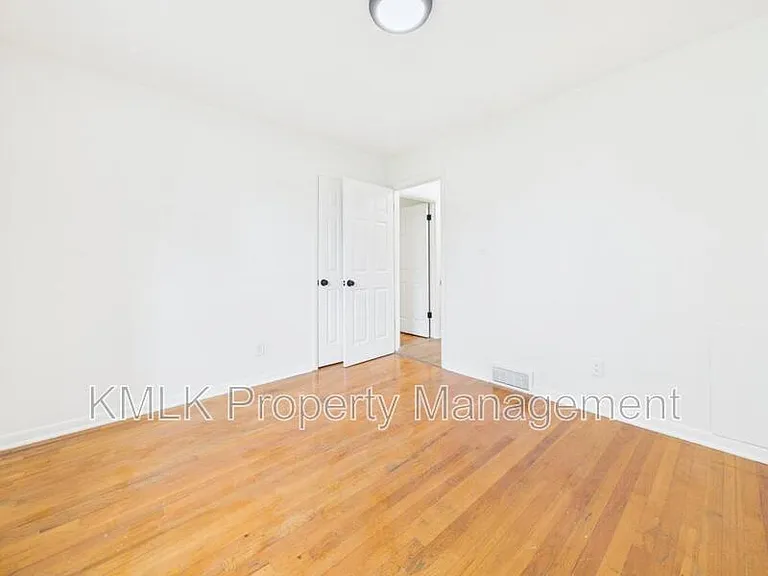 1624 Merrill Ave — Photo 14