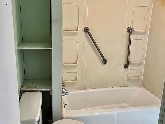 5th image of 812 Center St #814