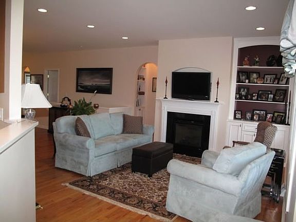 3rd image of 6 Ashton Dr