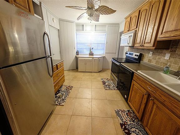 5th image of 1048 Sudol Ln