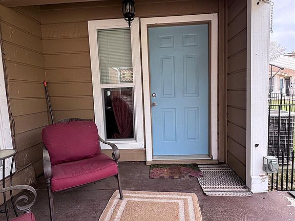 3rd image of 70 Westwood Dr W