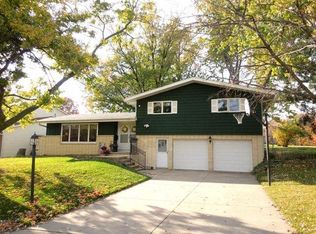 6607 N Ridgefield Ln, Peoria, IL 61614