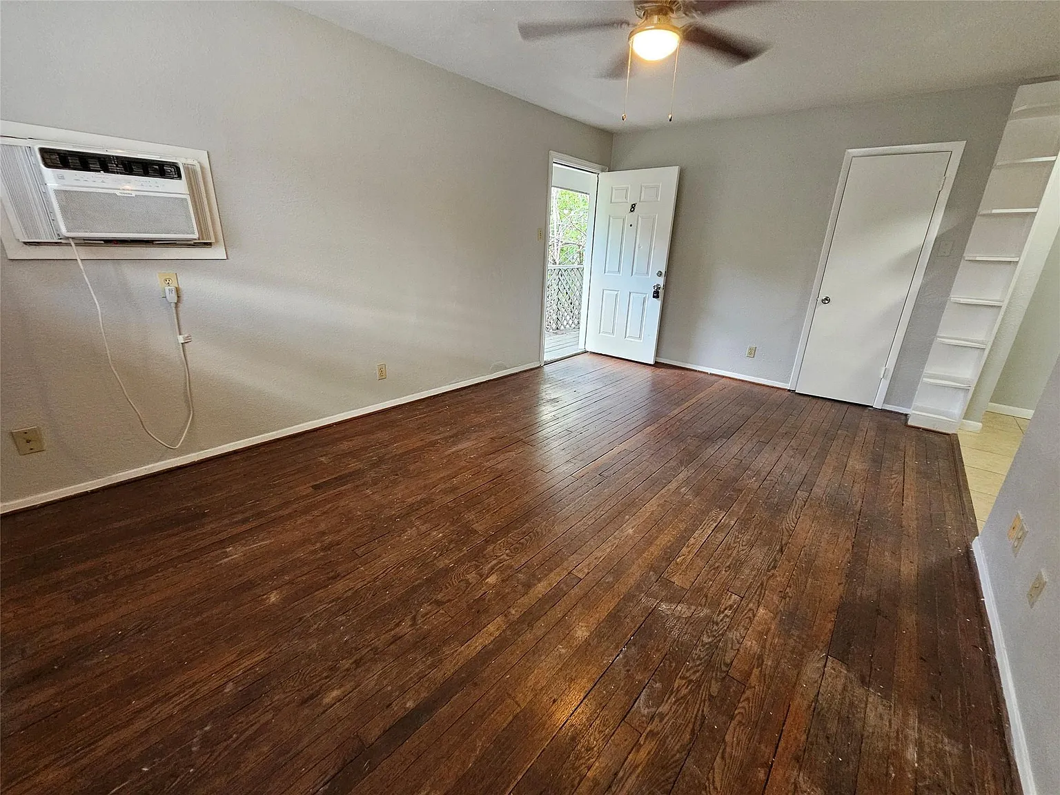 1 bed, 1.0 bath, 318 sqft, $725 — Photo 3