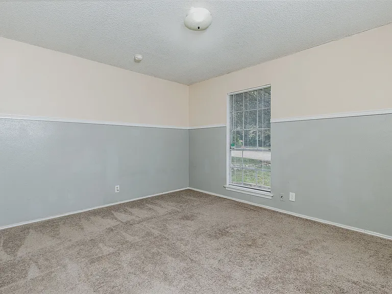 4471 Haymarket St — Photo 18