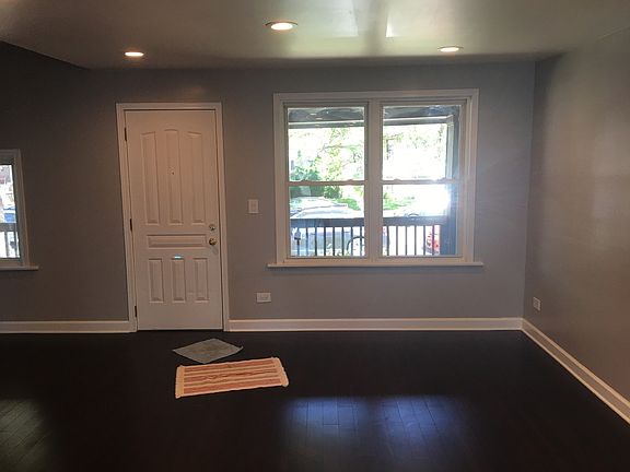 3rd image of 2922 N Marmora Ave