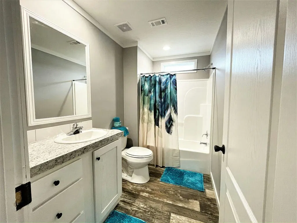 3 bed, 2.0 bath, 1372 sqft, $1,399 — Photo 3