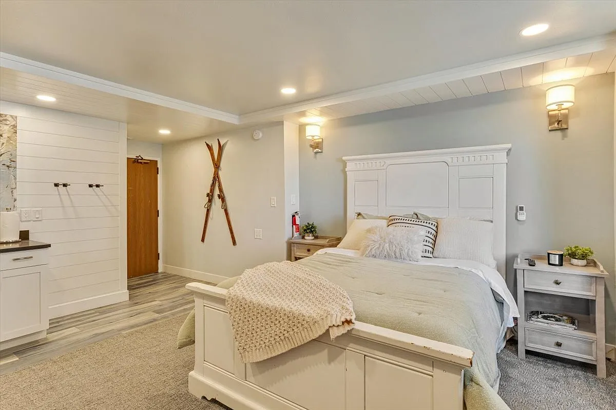 2105 Prospector Ave — Photo 4