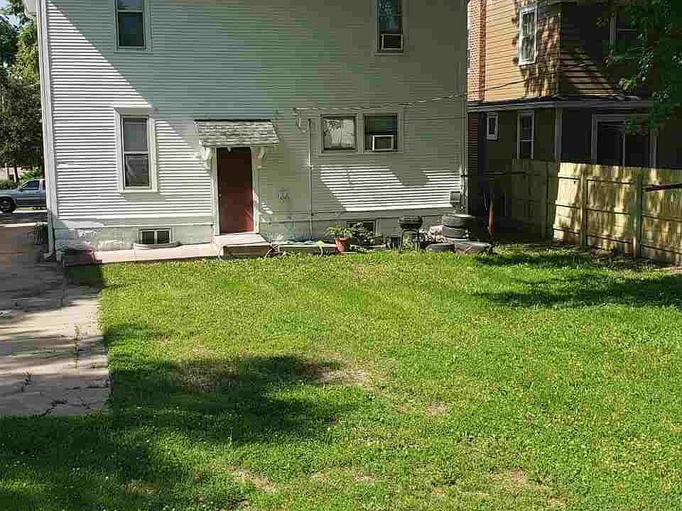 2nd image of 2611 Everett St