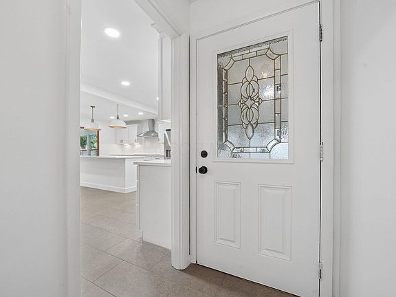 3rd image of 2929 Pickwick Dr