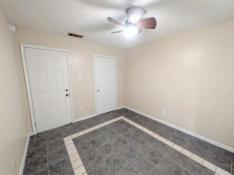 6255 Bedford Dr — Photo 8