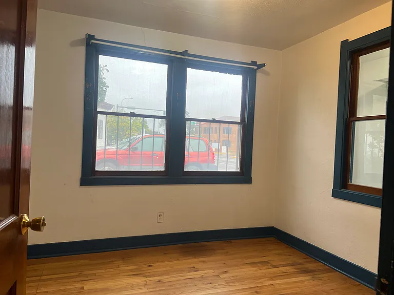 2 story 2 Bed / 2 Bath Charming Dowtown Cottage - Just-Renovated — Photo 18