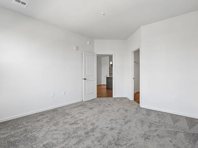 419 Apartments — Photo 31