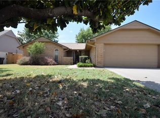 9505 Lakeshore Dr, Village, OK 73120