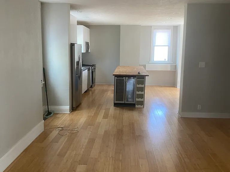 211 Sterling St — Photo 9