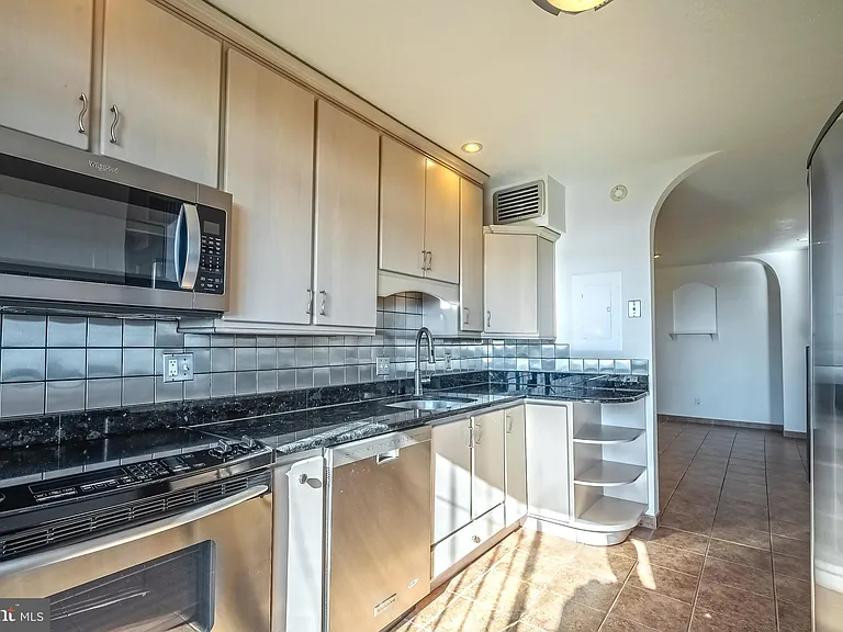 1800 Old Meadow Rd #1712A — Photo 13