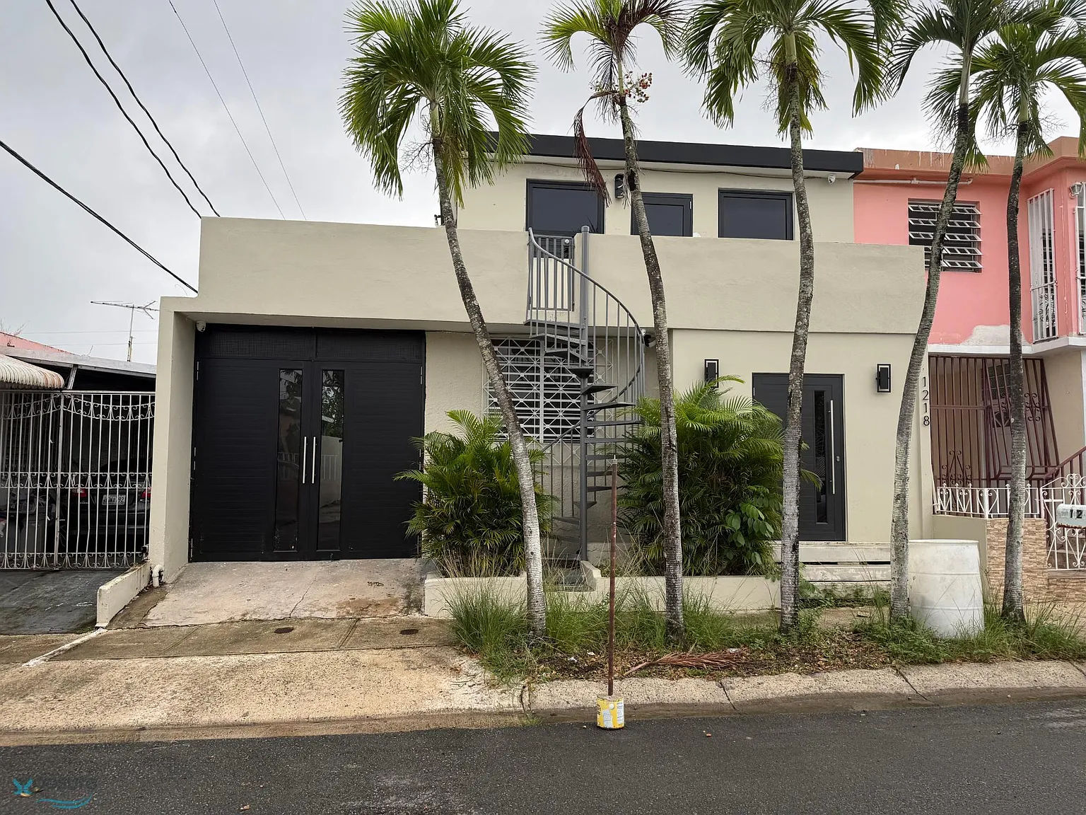 3 bed, 2.0 bath, 950 sqft, $2,300 — Photo 1