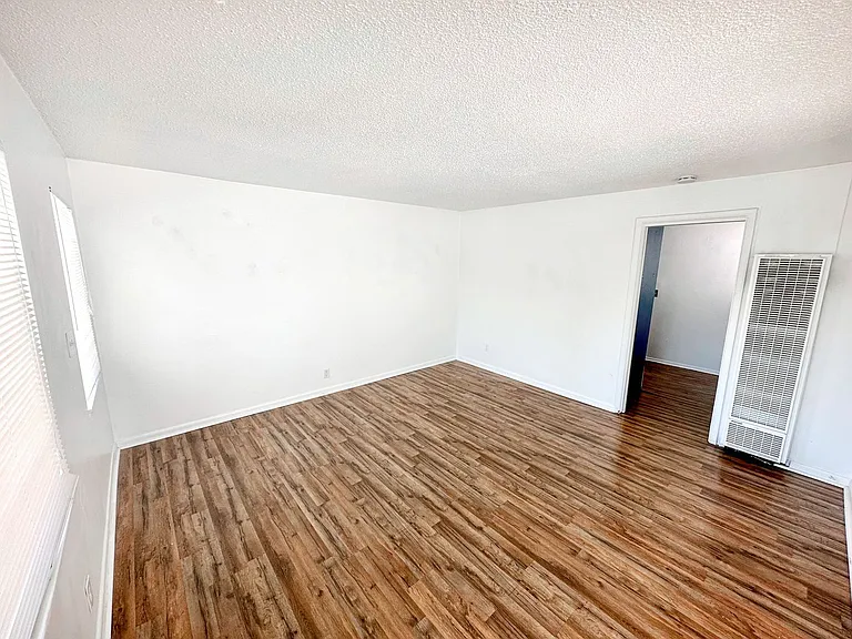 517 N 900 W — Photo 12