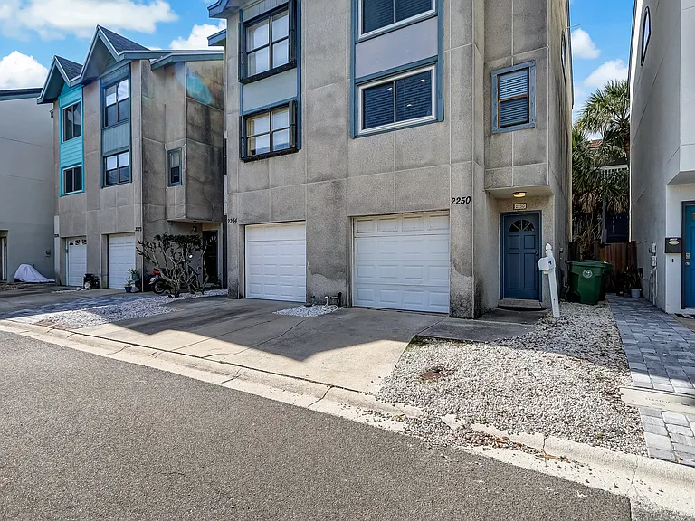 2250 2nd St S — Photo 32