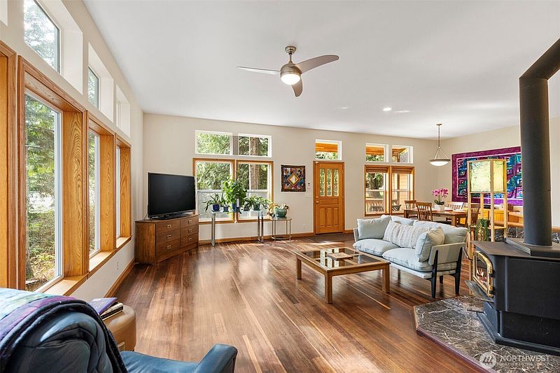5th image of 102 Olympic Lane
