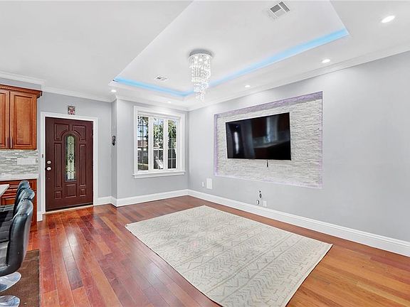 5th image of 1368 E 54th St