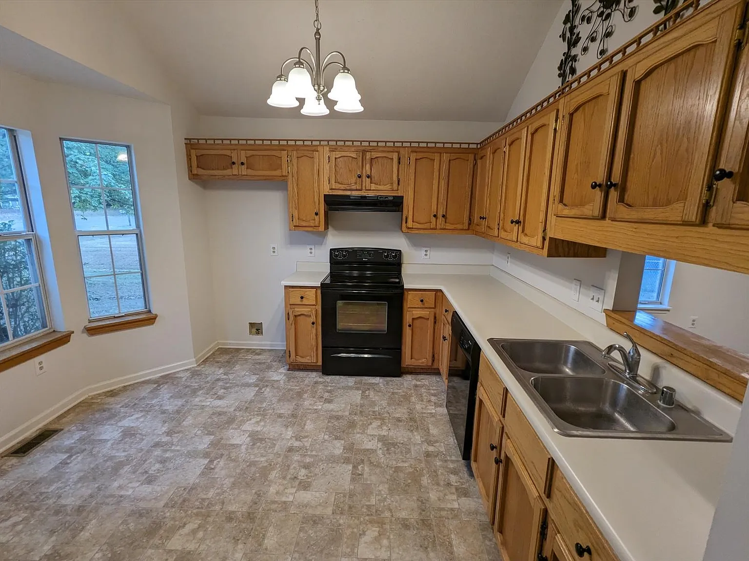3 bed, 1625 sqft, $1,600 — Photo 4