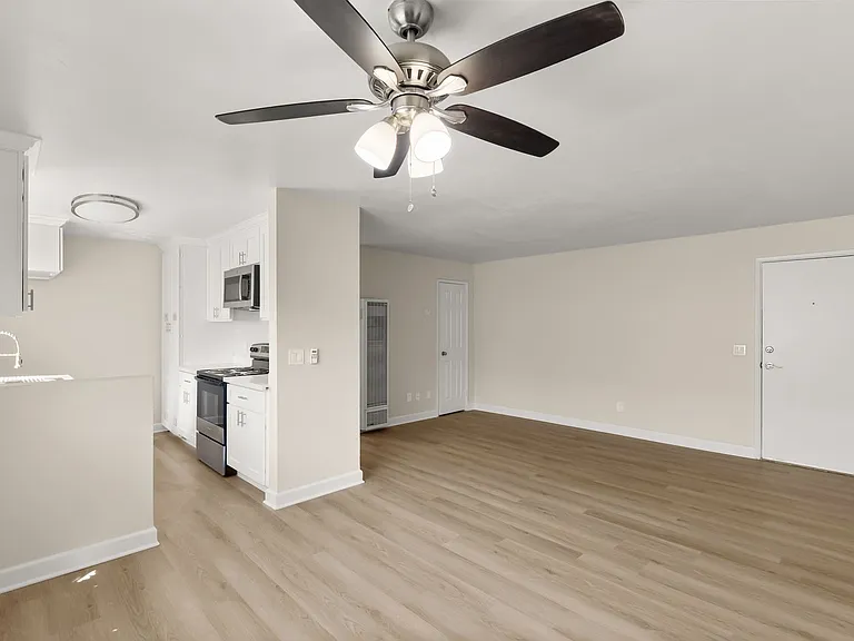 Melrose Manor Apartments - Riverside, CA — Photo 82
