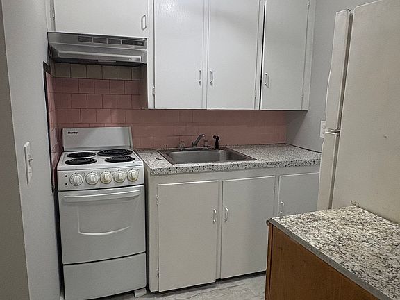 4th image of 622 Sandwich Rd APT A