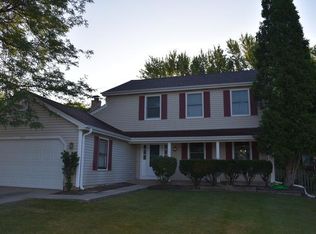 5185 Castaway Ln, Hoffman Estates, IL 60010