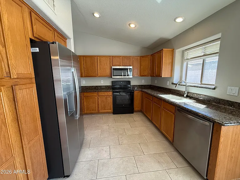 1644 E Oakland St — Photo 16