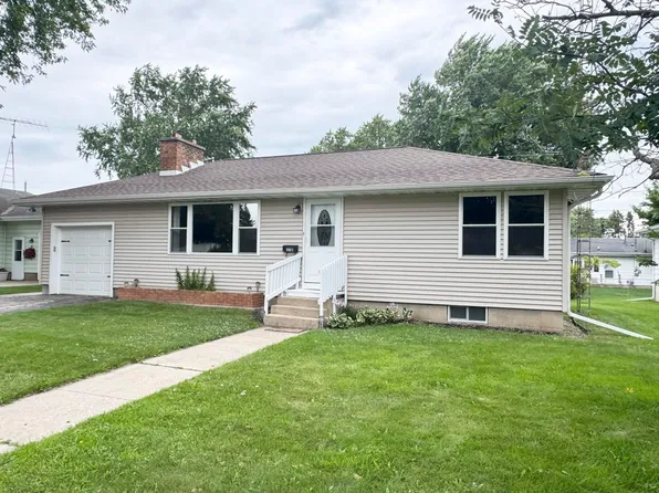 210 Pleasant Ave, Waupun, WI 53963