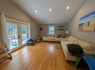 18 Nickerson Rd, Bedford, MA 01730