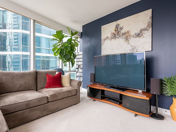 5th image of 1211 S Prairie Ave APT 906