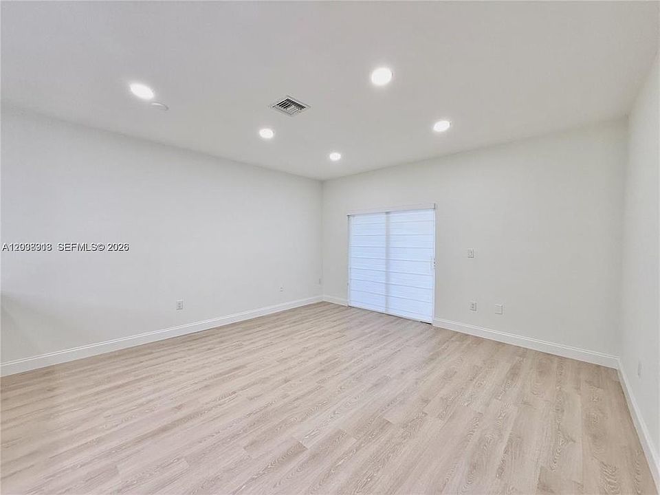 1st image of 4412 Woodland Cir