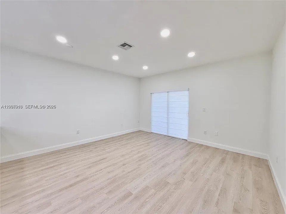 4412 Woodland Cir