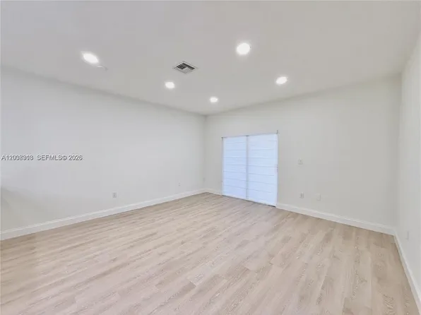 4412 Woodland Cir, Tamarac, FL 33319