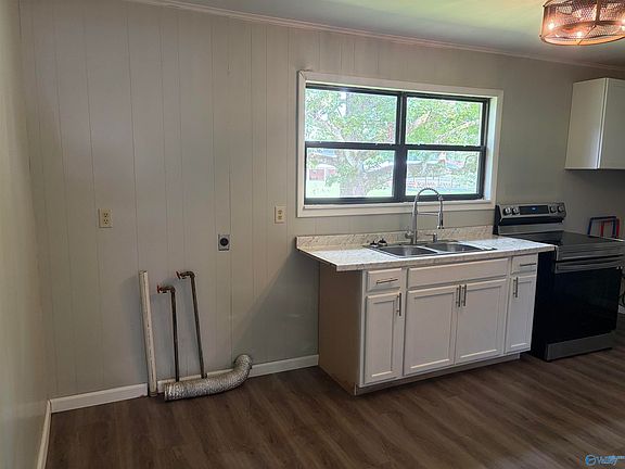 4th image of 902 Aldhouse Ave