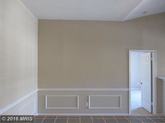 5th image of 608 Squire Ln APT K