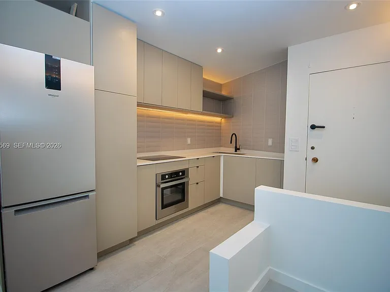 2899 Collins Ave #1422 — Photo 5