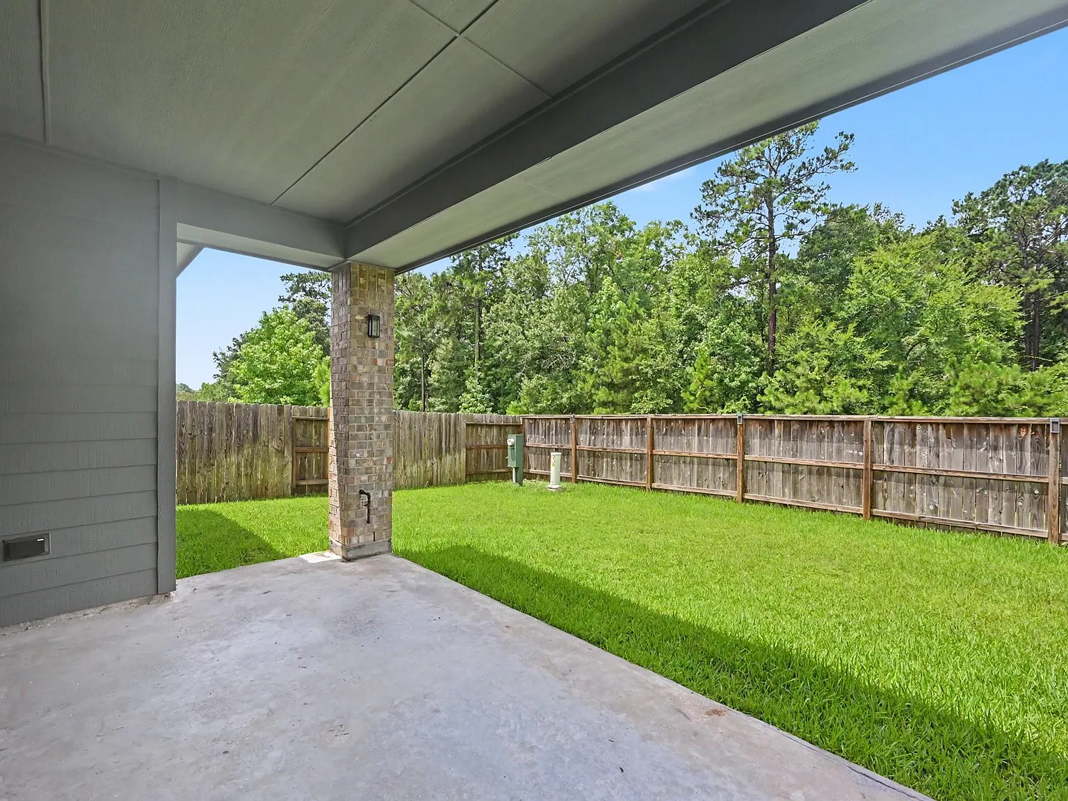 4 bed, 3.0 bath, 2225 sqft, $2,700 — Photo 2