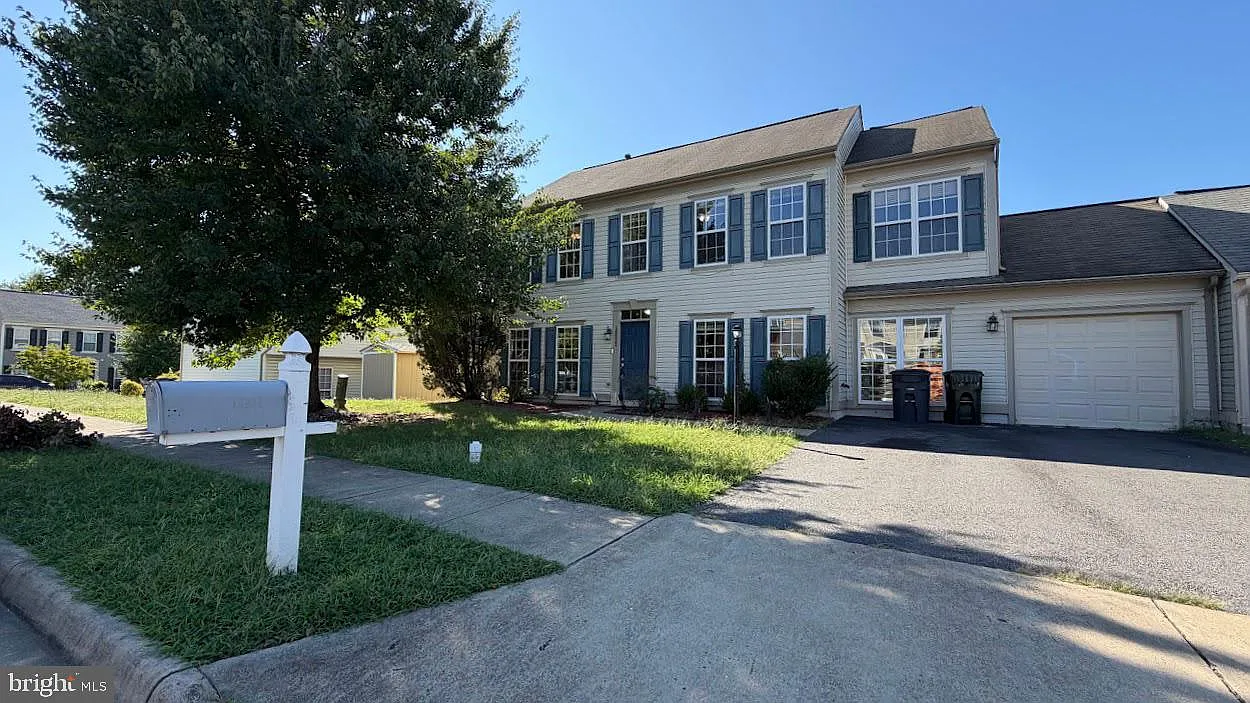 4 bed, 2.5 bath, 2000 sqft, $2,800 — Photo 3