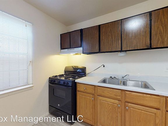 3rd image of 419 Vassar Dr SE APT 06