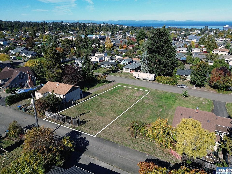 1st image of 218 Lopez Ave