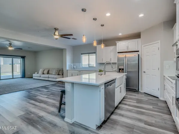 21578 E Volunteer Dr, Red Rock, AZ 85145