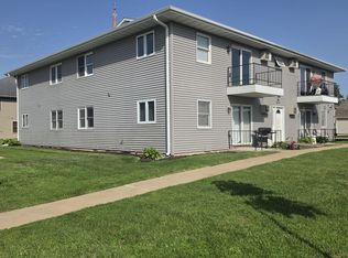 408 3rd Ave SW APT 11, Cascade, IA 52033