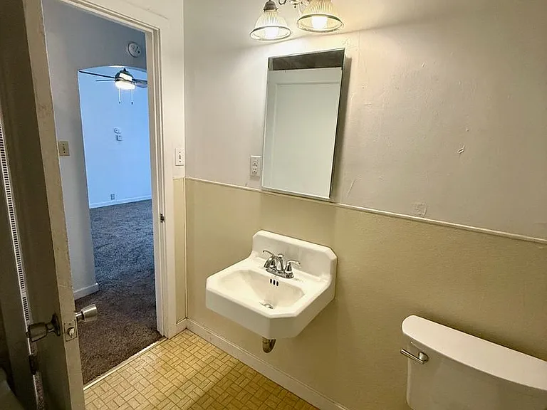 462 S Shasta St — Photo 7