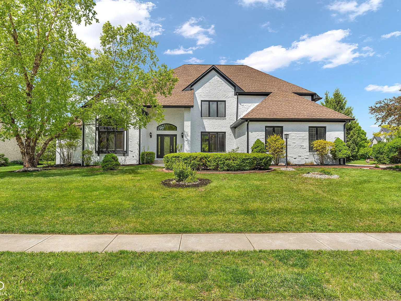5 bed, 6.0 bath, 6290 sqft, $10,000 — Photo 1