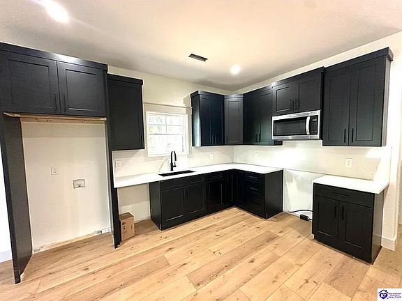 2nd image of 504 Cook St