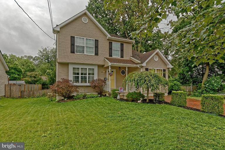 1st image of 212 Lake Ave