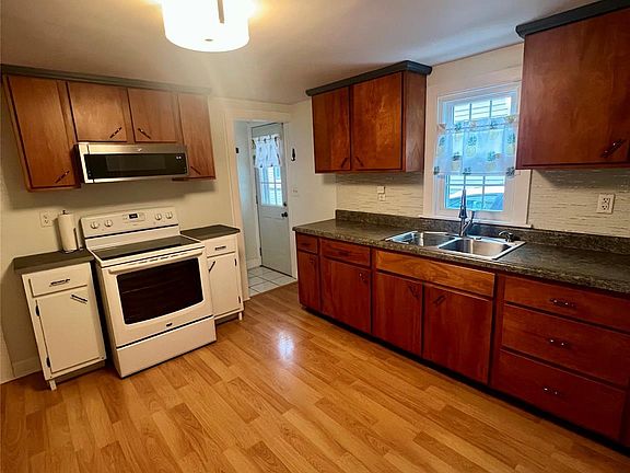 4th image of 154 Lucas Avenue