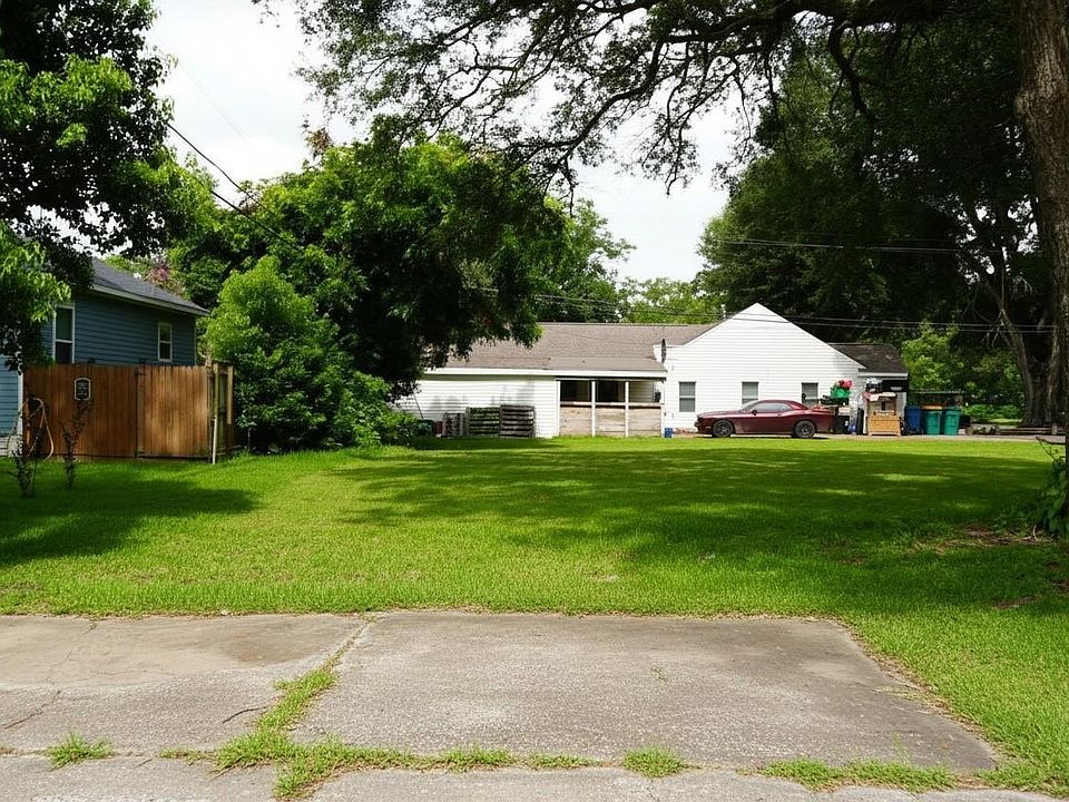 1st image of 2606 N Houston Dr